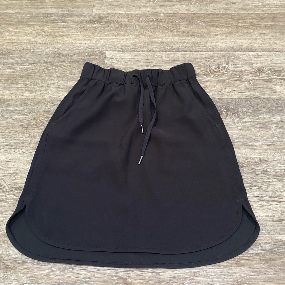 Lululemon On The Fly black skirt size 4